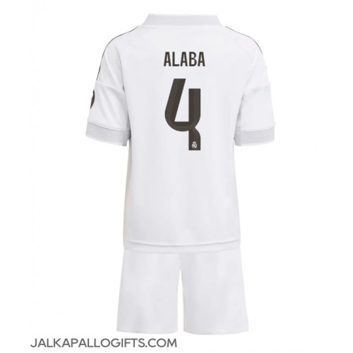 Real Madrid David Alaba #4 Koti Peliasu Lasten 2025-26 Lyhythihainen (+ Lyhyet housut)